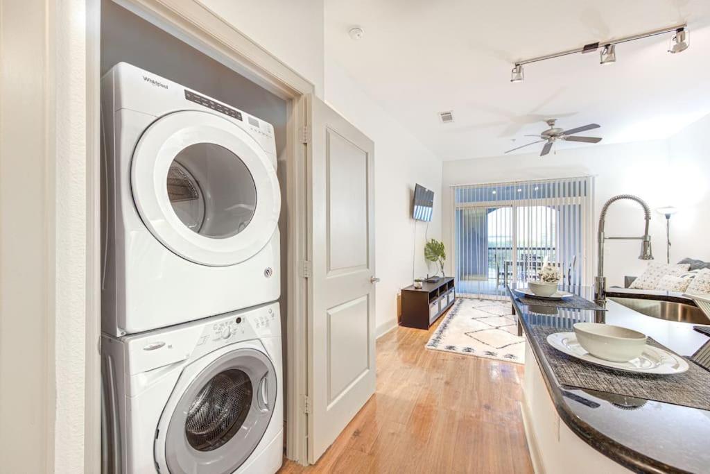 شقة Chic 1Br Near Nrg With Pool Wifi Freeparking هيوستن المظهر الخارجي الصورة