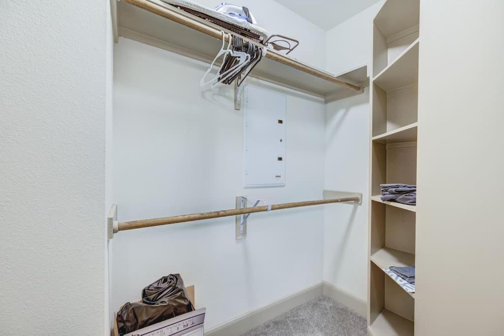 شقة Chic 1Br Near Nrg With Pool Wifi Freeparking هيوستن المظهر الخارجي الصورة