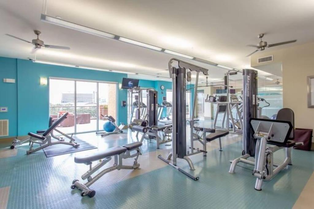 شقة Chic 1Br Near Nrg With Pool Wifi Freeparking هيوستن المظهر الخارجي الصورة