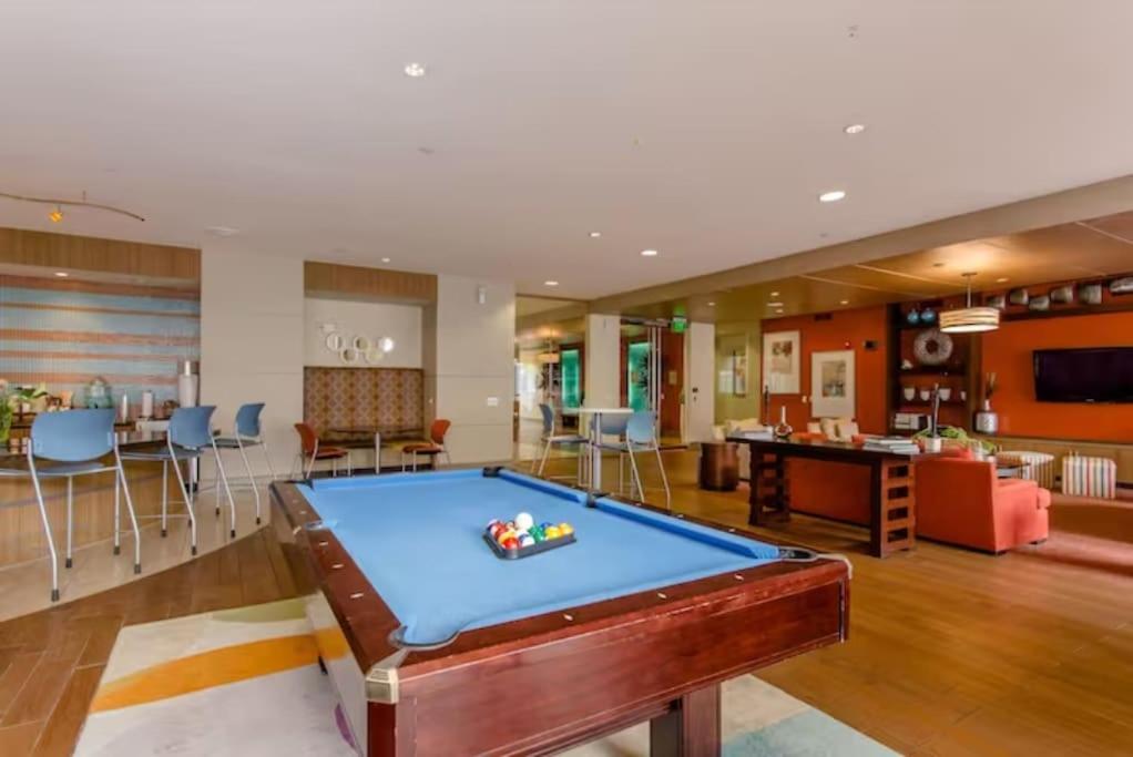شقة Chic 1Br Near Nrg With Pool Wifi Freeparking هيوستن المظهر الخارجي الصورة