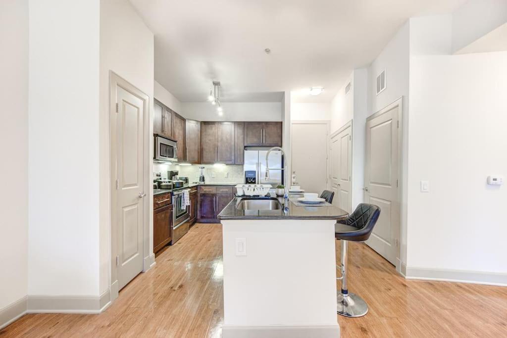شقة Chic 1Br Near Nrg With Pool Wifi Freeparking هيوستن المظهر الخارجي الصورة