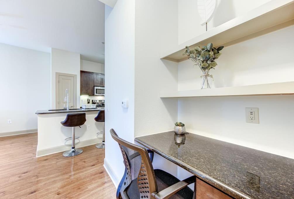 شقة Chic 1Br Near Nrg With Pool Wifi Freeparking هيوستن المظهر الخارجي الصورة