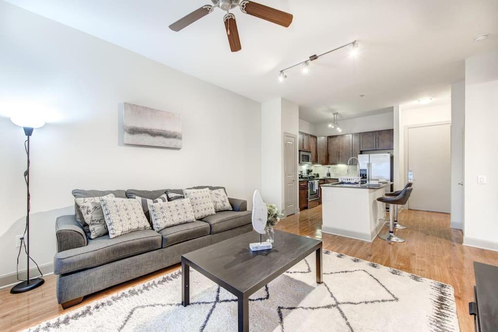 شقة Chic 1Br Near Nrg With Pool Wifi Freeparking هيوستن المظهر الخارجي الصورة