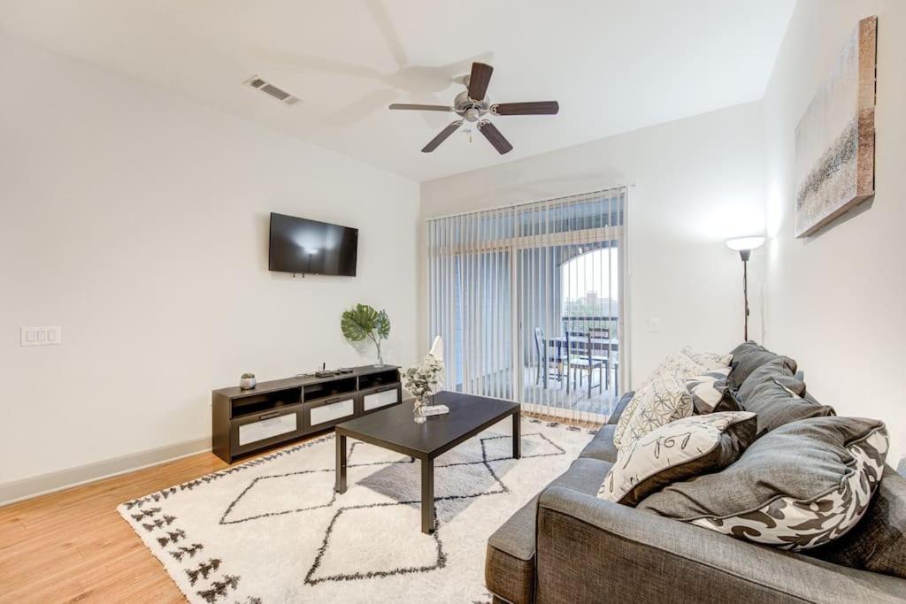 شقة Chic 1Br Near Nrg With Pool Wifi Freeparking هيوستن المظهر الخارجي الصورة