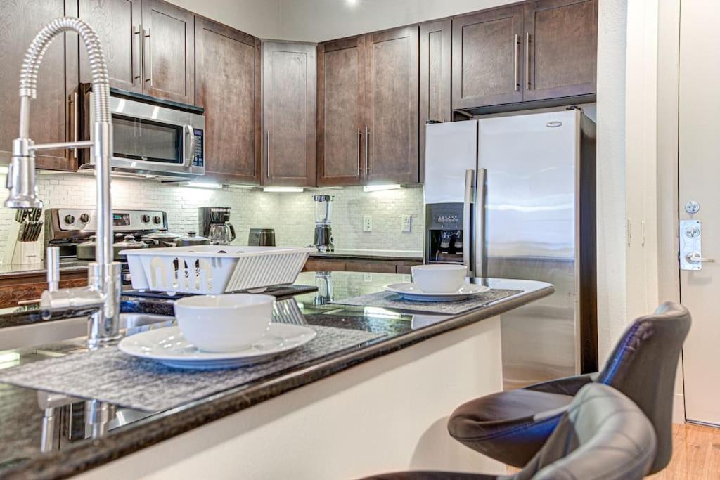شقة Chic 1Br Near Nrg With Pool Wifi Freeparking هيوستن المظهر الخارجي الصورة