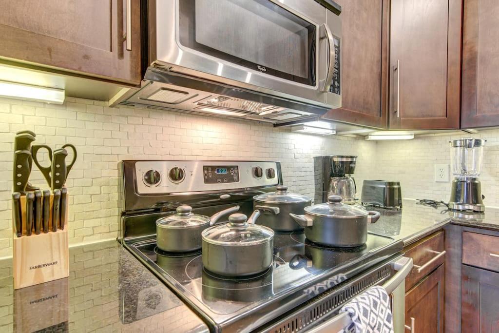 شقة Chic 1Br Near Nrg With Pool Wifi Freeparking هيوستن المظهر الخارجي الصورة