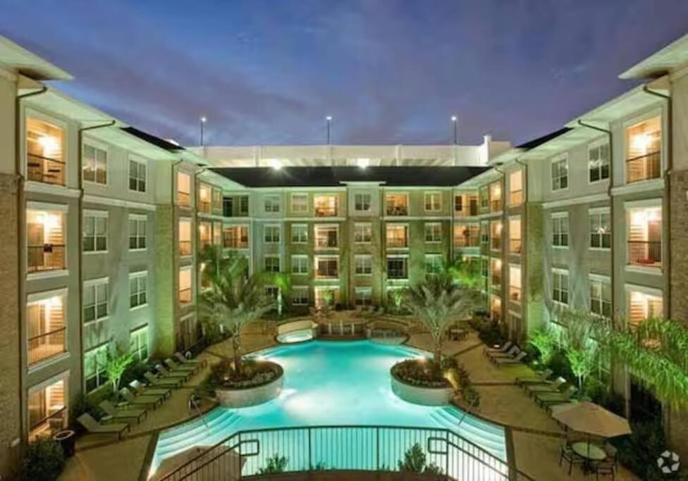 شقة Chic 1Br Near Nrg With Pool Wifi Freeparking هيوستن المظهر الخارجي الصورة