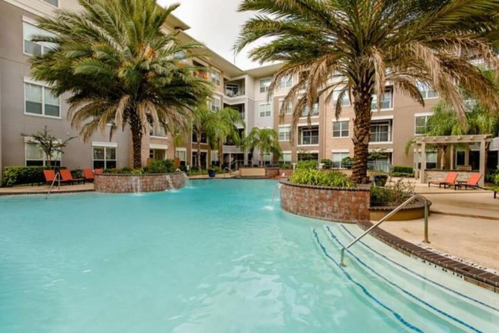 شقة Chic 1Br Near Nrg With Pool Wifi Freeparking هيوستن المظهر الخارجي الصورة